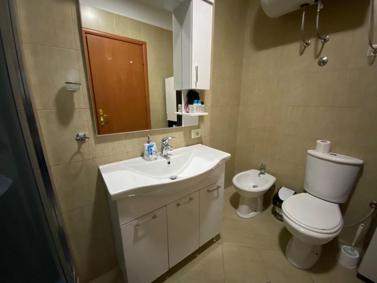 Chlo Apartment 2 Τίρανα Εξωτερικό φωτογραφία